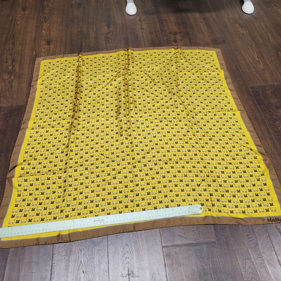 Max Mara Alpaca Llama silk scarf size 35”x 35” - Picture 7 of 7